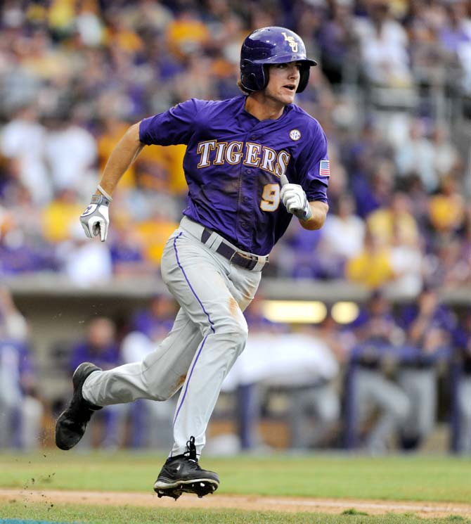 Tigers blow past Sooners, 11-1, to reach Omaha