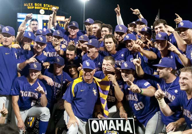 Tigers blow past Sooners, 11-1, to reach Omaha