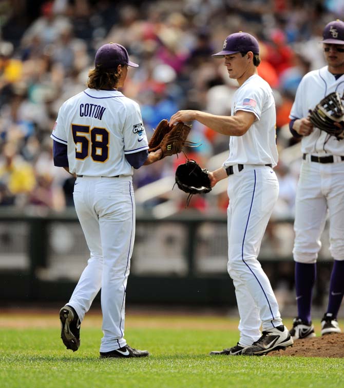 FINAL: UNC defeats LSU 4-2 to knock Tigers out of College World Series