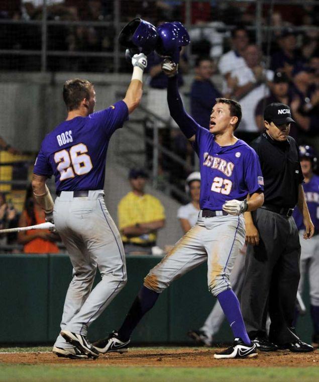 Tigers blow past Sooners, 11-1, to reach Omaha