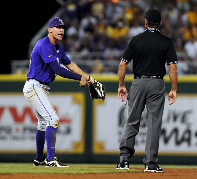 Tigers blow past Sooners, 11-1, to reach Omaha