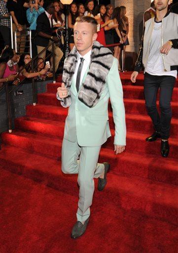 Macklemore arrives at the MTV Video Music Awards on Sunday, Aug. 25, 2013, at the Barclays Center in the Brooklyn borough of New York. (Photo by Scott Gries/Invision/AP)