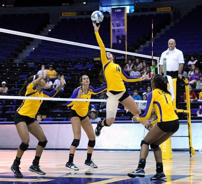 Volleyball: Serving, blocking shines during scrimmage