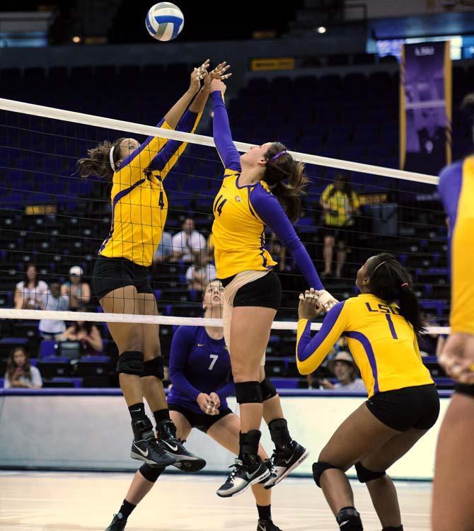 Volleyball: Serving, blocking shines during scrimmage