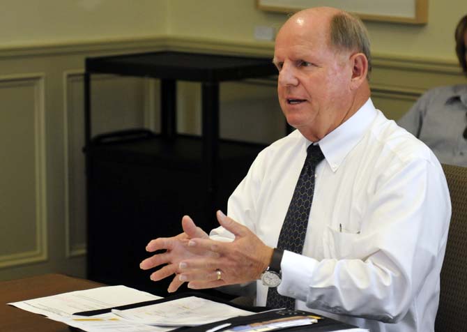 Vice Provost and Assistant Vice Chancellor Bob Kuhn speaks at a Student Technology Fee Oversight Committee meeting Monday afternoon.