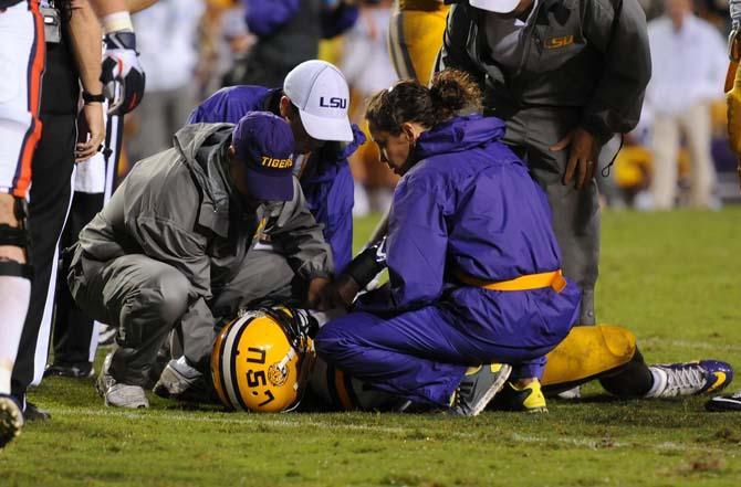 LSU beats Auburn, 35-21, wins first SEC game