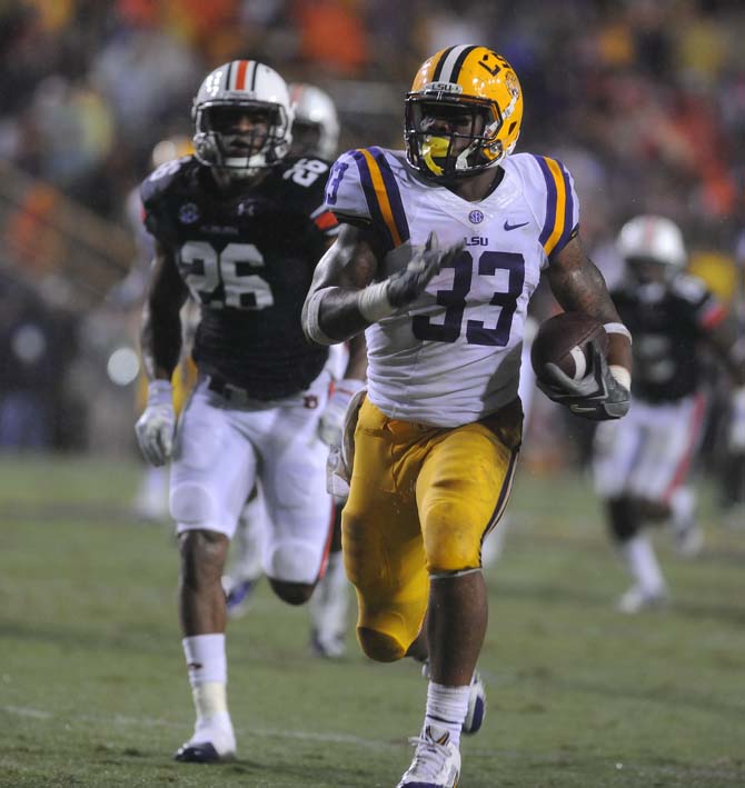 LSU beats Auburn, 35-21, wins first SEC game