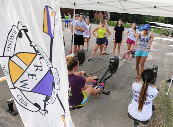 Reaux Your Boat: Rowing club event gives students opportunity to try new sport