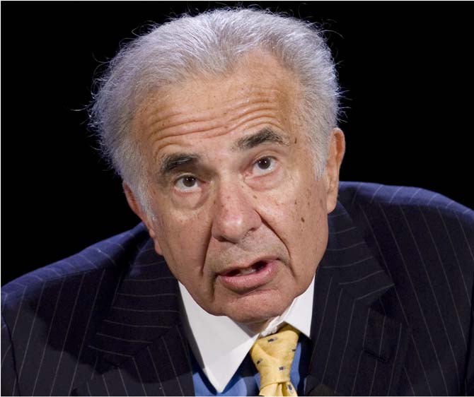 Activist investor Carl Icahn speaks at the World Business Forum in New York in this photo from Oct. 11, 2007. In a letter that became public Tuesday, Icahn is giving back all of the money that outside investors hold in his hedge funds. In a letter to limited partners, the billionaire investor said he did not want to be responsible to investors for "another possible market crisis," especially given the rapid increase in markets over the past two years. Icahn, who has built a reputation as an activist investor, said he was also concerned about the economic outlook and political tensions in the Middle East.