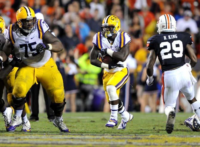 LSU senior running back Alfred Blue (4) maneuvers downfield Saturday, Sept. 21, 2013 during the Tigers' 35-21 victory against Auburn in Tiger Stadium.