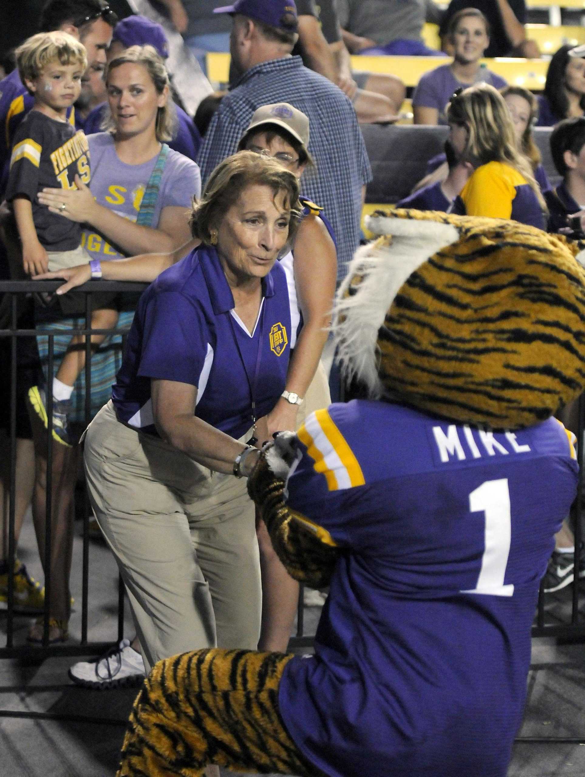 LSU rolls in 45-13 win against Kent State