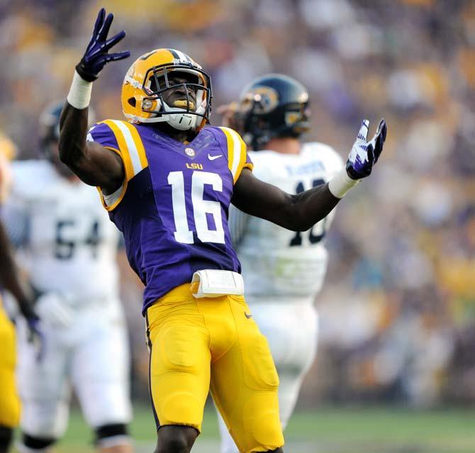 LSU rolls in 45-13 win against Kent State