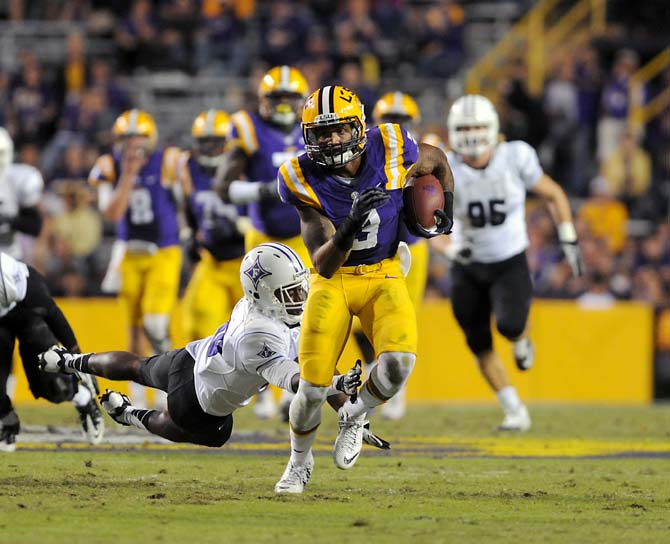 Final: Big second half helps LSU beat Furman, 48-16