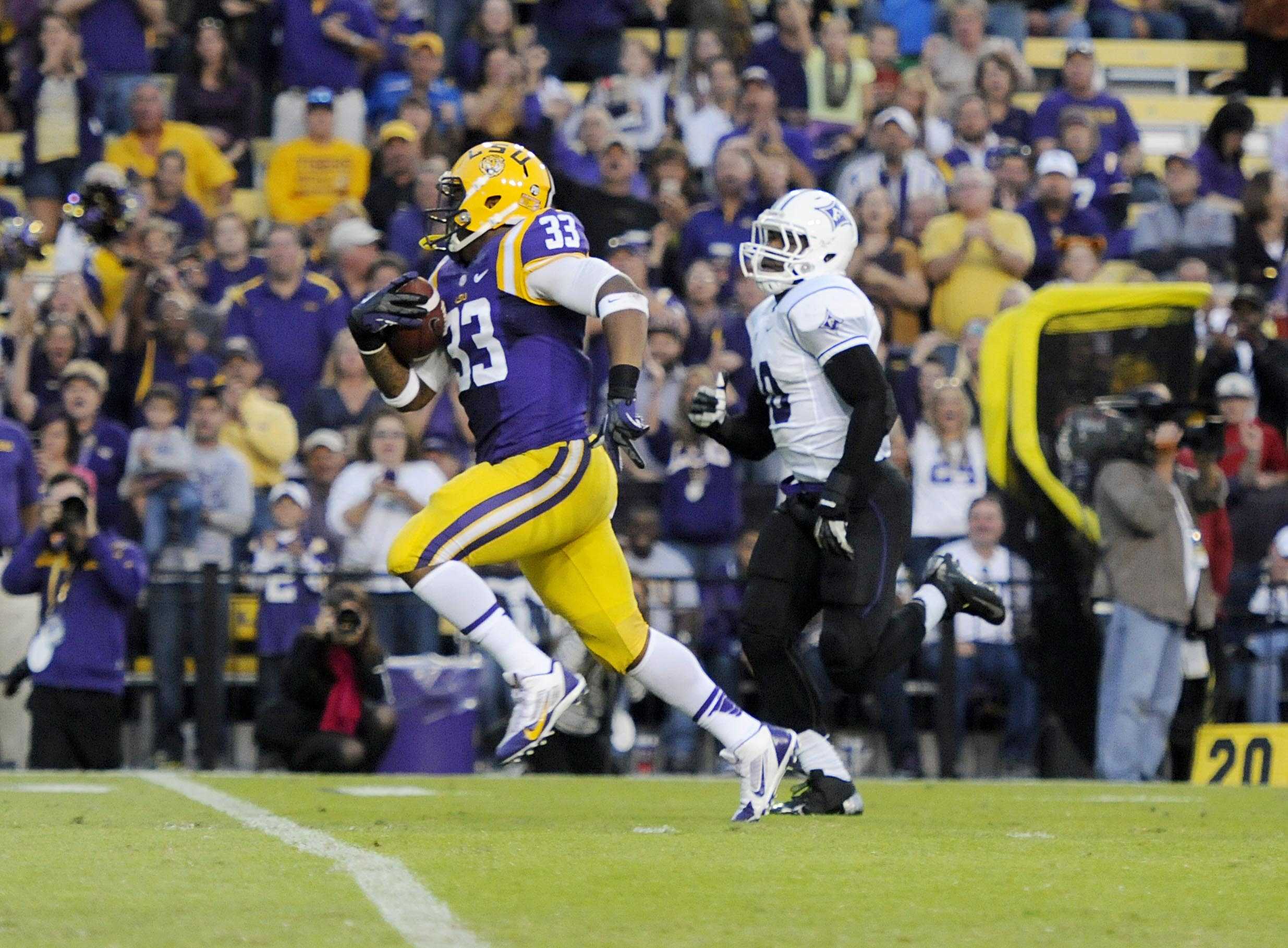 Final: Big second half helps LSU beat Furman, 48-16