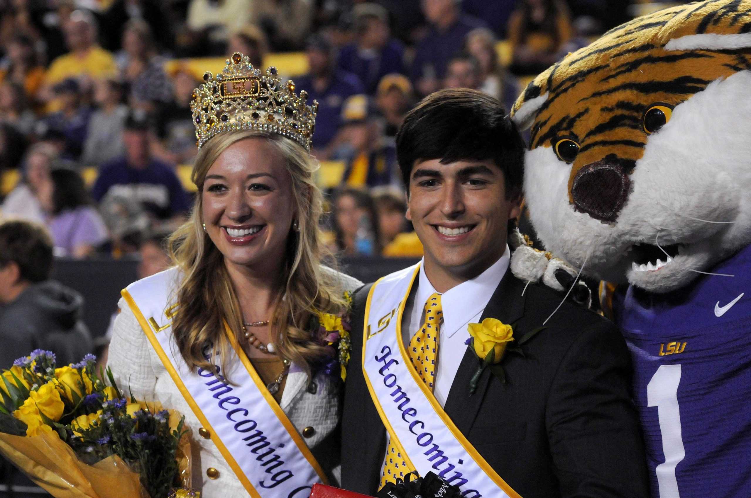 Final: Big second half helps LSU beat Furman, 48-16