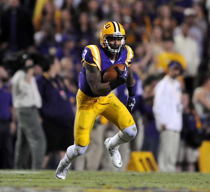 Final: Big second half helps LSU beat Furman, 48-16