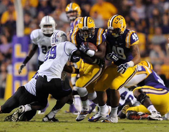 Final: Big second half helps LSU beat Furman, 48-16