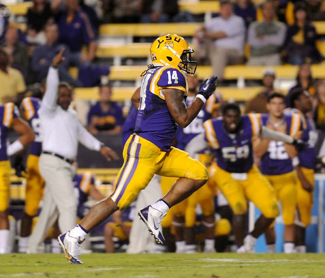 Final: Big second half helps LSU beat Furman, 48-16