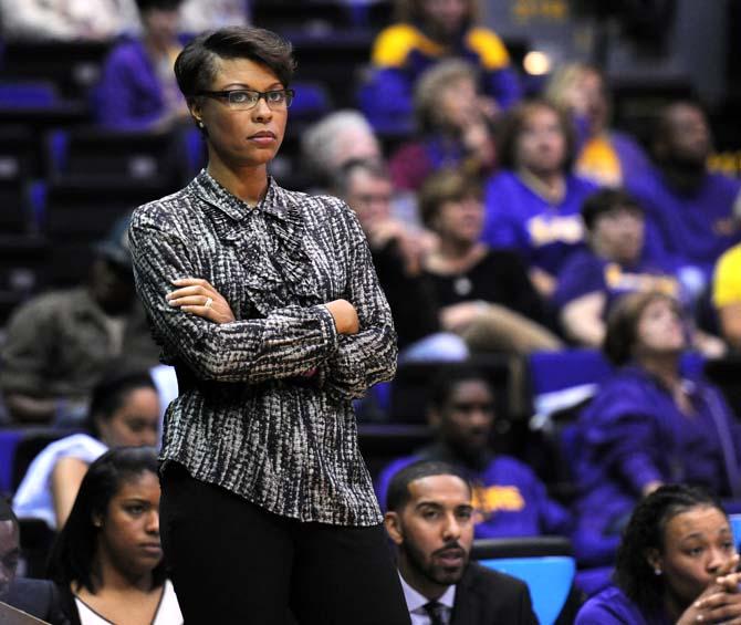 Women's Basketball: Tigers defeat Hampton, 73-54