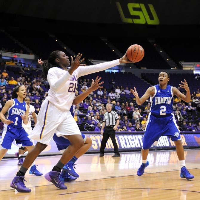 Women's Basketball: Tigers defeat Hampton, 73-54