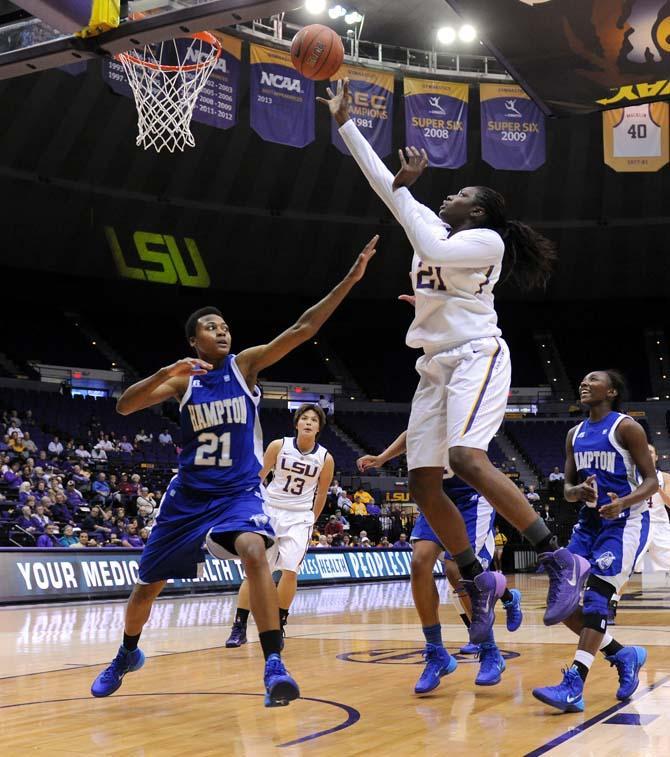 Women's Basketball: Tigers defeat Hampton, 73-54