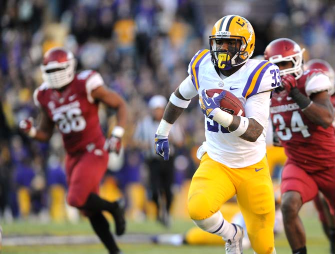 FINAL: LSU defeats Arkansas in final minutes