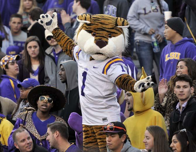 FINAL: LSU defeats Arkansas in final minutes