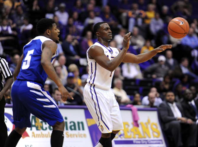 LSU junior guard Anthony Hickey (1) passes the ball on Tuesday, Nov. 19, 2013 during the Tigers' 81-54 victory against UNO in the PMAC.