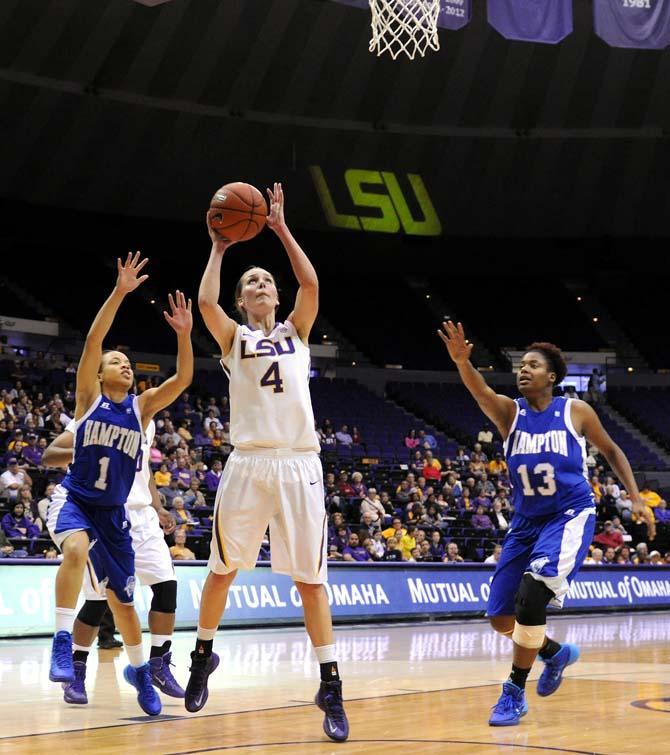 Women's Basketball: Tigers defeat Hampton, 73-54