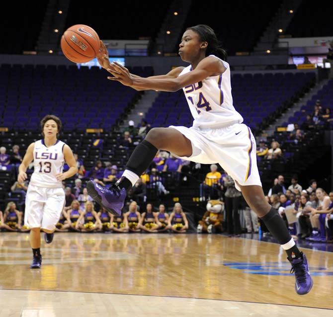 LSU junior guard DaShawn Harden (24) passes the ball into the paint Wednesday, Nov. 20, 2013 during the Lady Tiger's 73-54 vitory against Hampton Lady Pirates in the PMAC.