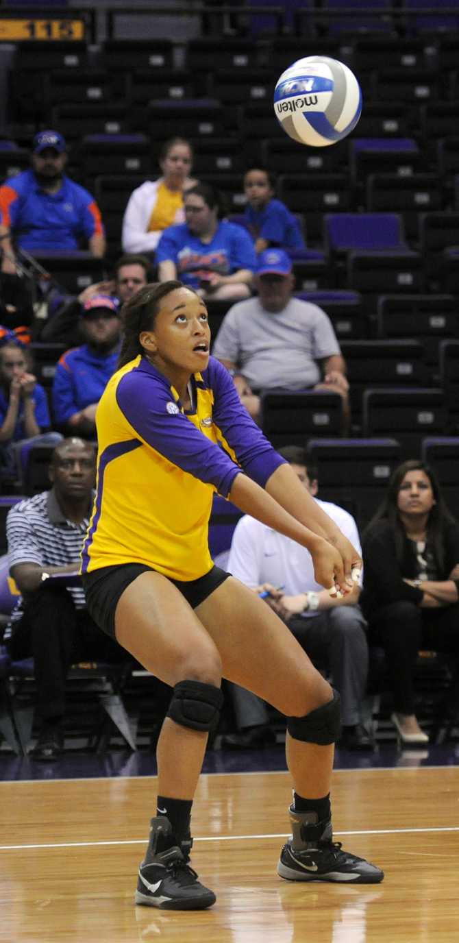 Volleyball loses to No. 5 Florida