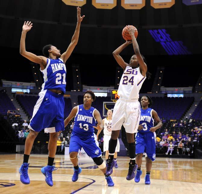 Women's Basketball: Tigers defeat Hampton, 73-54