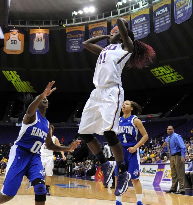 Women's Basketball: Tigers defeat Hampton, 73-54