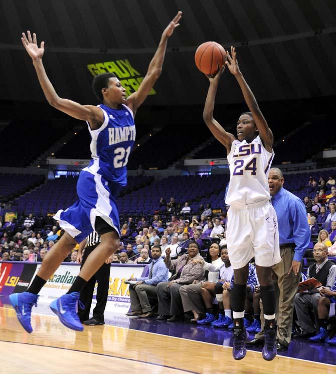 Women's Basketball: Tigers defeat Hampton, 73-54