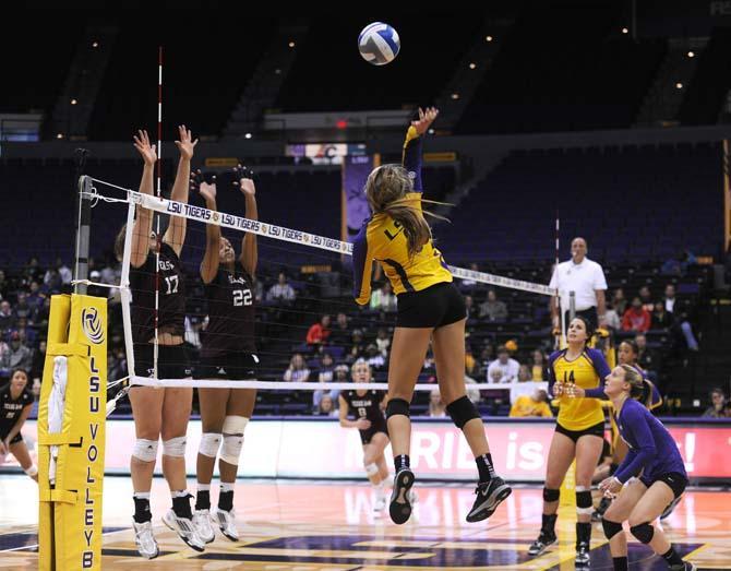 Volleyball: Tigers lose to Aggies at home, 3-0