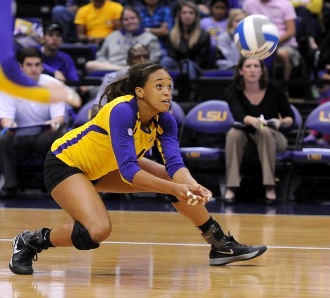 Volleyball loses to No. 5 Florida