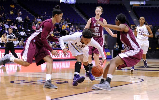 Women's Basketball: LSU advances to semifinals of preseason tournament