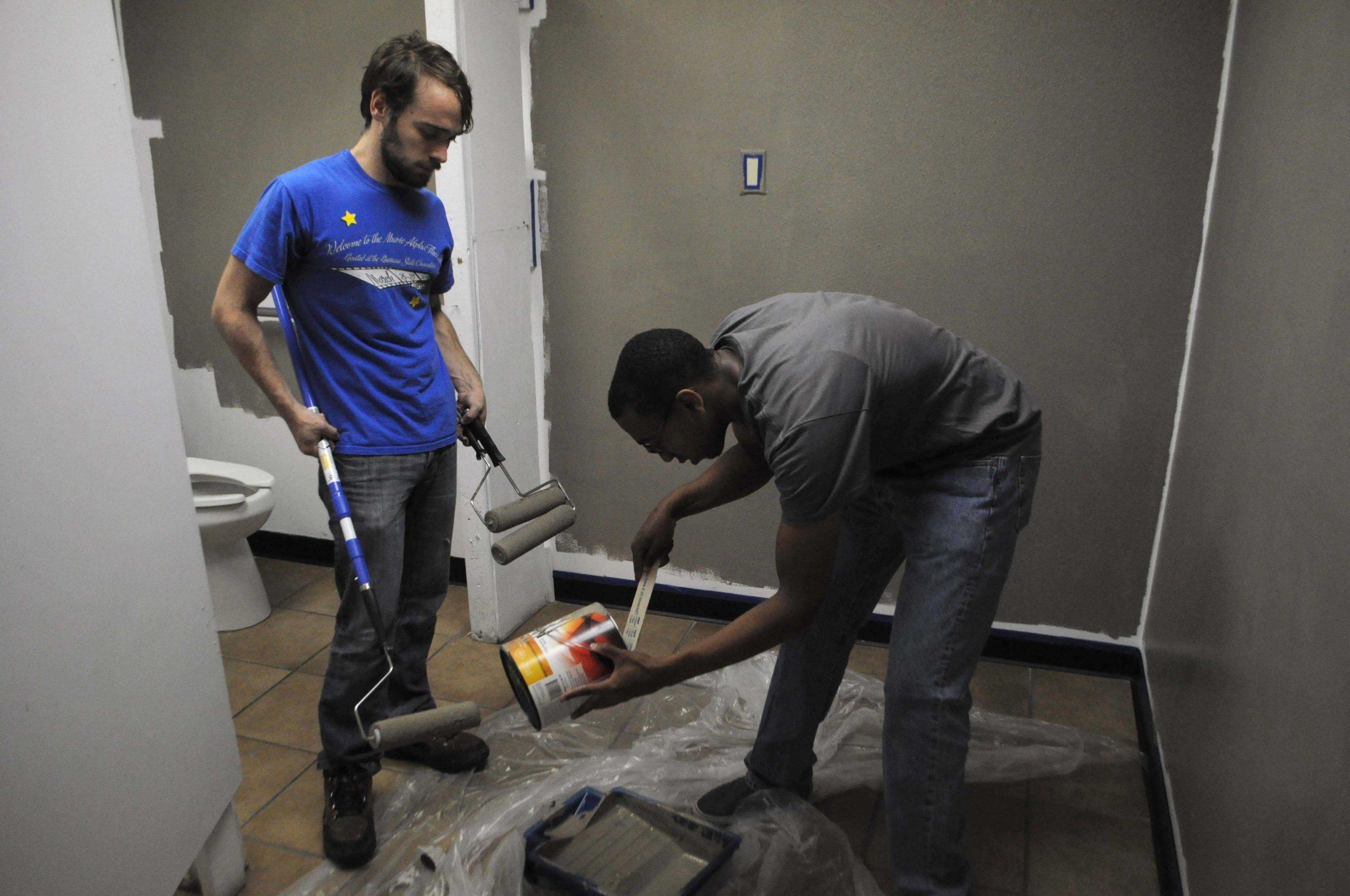 Students spruce up veterans center