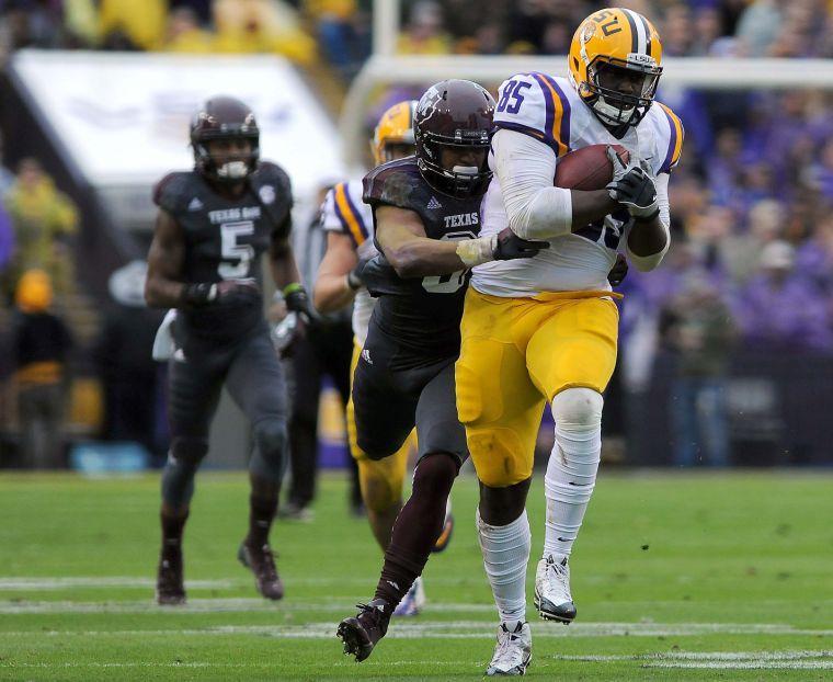 LSU tight end Dillon Gordon (85) runs down the field Saturday Nov. 23, 2013 during the Tigers' 34-10 victory against Texas A&amp;M in Tiger Stadium.