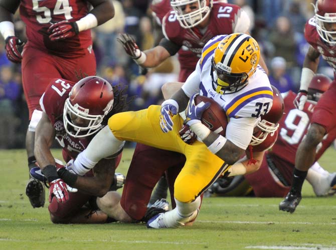 FINAL: LSU defeats Arkansas in final minutes