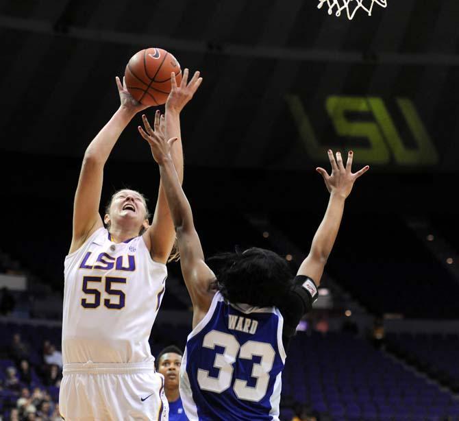 Women's Basketball: Tigers defeat Hampton, 73-54