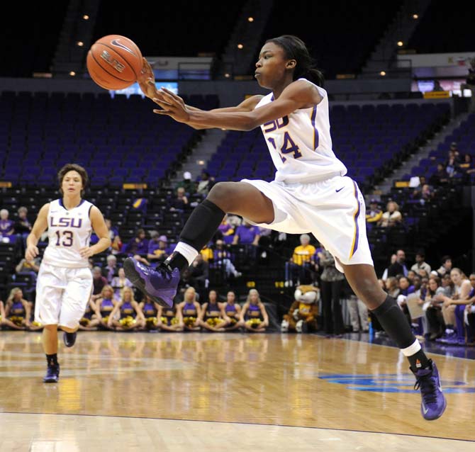 LSU junior guard DaShawn Harden (24) passes the ball into the paint Wednesday, Nov. 20, 2013 during the Lady Tiger's 73-54 victory against Hampton Lady Pirates in the PMAC.