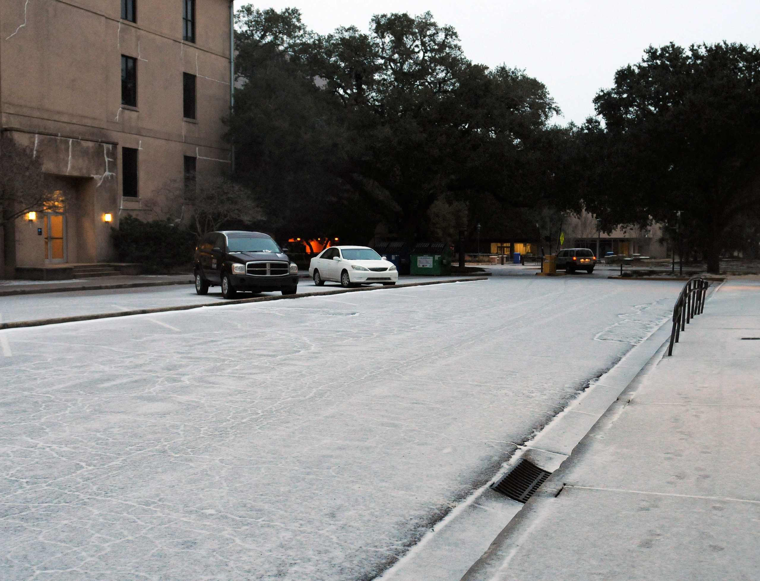 Snowing Down South: Students make most of snowy weather in Baton Rouge