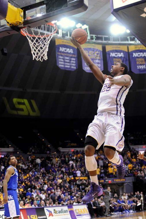 O'Bryant, defense key 87-82 upset of Kentucky