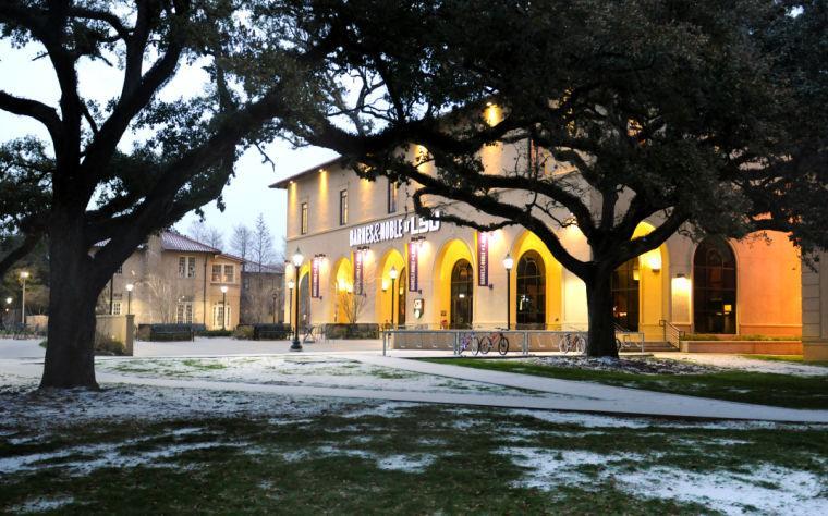 Snow accumulates on the ground Tuesday, Jan. 28, 2013 by the LSU bookstore.