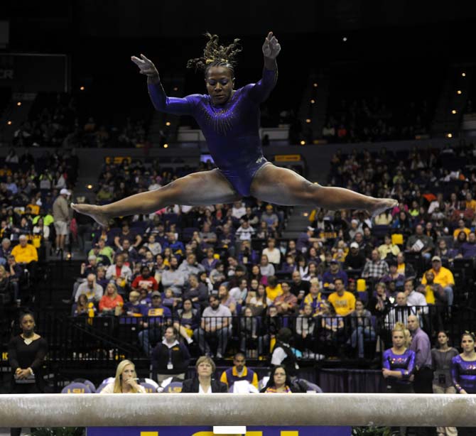 LSU dominates Centenary College in season opener