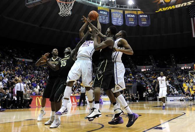 O'Bryant powers Tigers past Vanderbilt 81-58