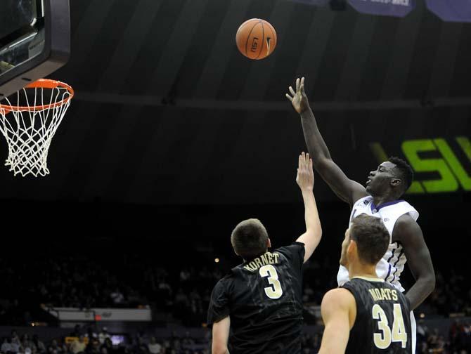 O'Bryant powers Tigers past Vanderbilt 81-58