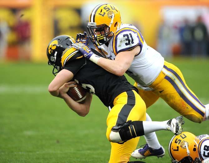 LSU junior linebacker D.J. Welter (31) attempts to tackle an Iowa ball carrier Wednesday, January 1, 2014 during the Tigers' 21-14 victory against the Hawkeyes in the Outback Bowl at Raymond James Stadium in Tampa, Florida.