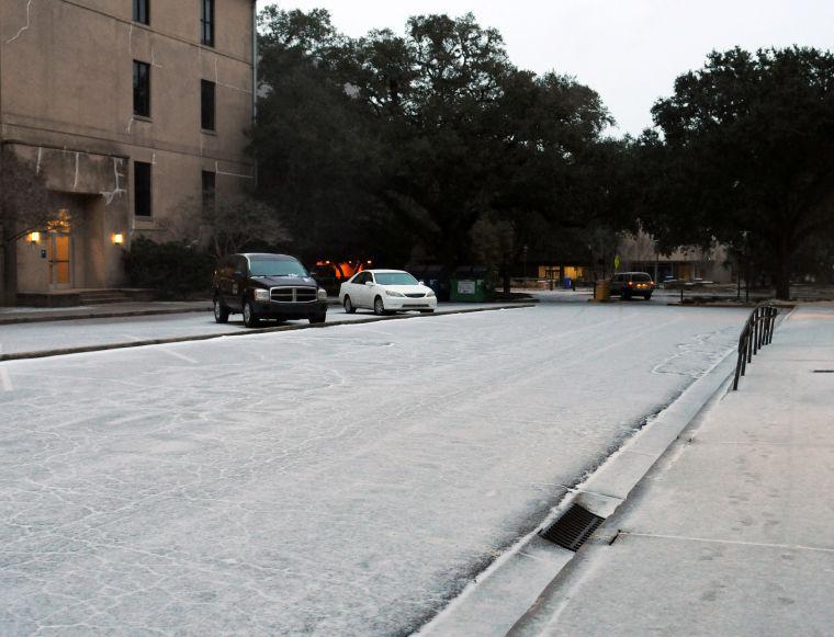 Snow covers the parking lot between Howell-Russell and Nicholson Hall on Tuesday, Jan. 28, 2013.